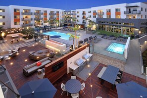 Outdoor pool, a heated pool - New Upscale Luxury 1bd/1ba in OC Near Disneyland (Orange)