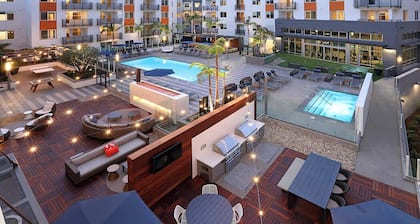 New Upscale Luxury 1bd/1ba in OC Near Disneyland