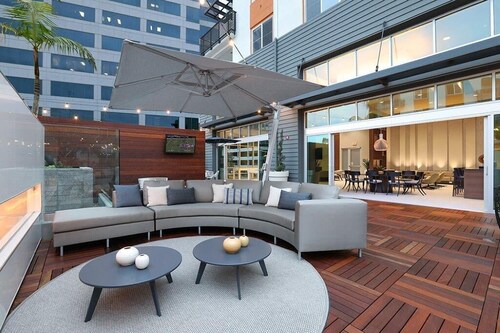 New Upscale Luxury 1bd/1ba in OC Near Disneyland