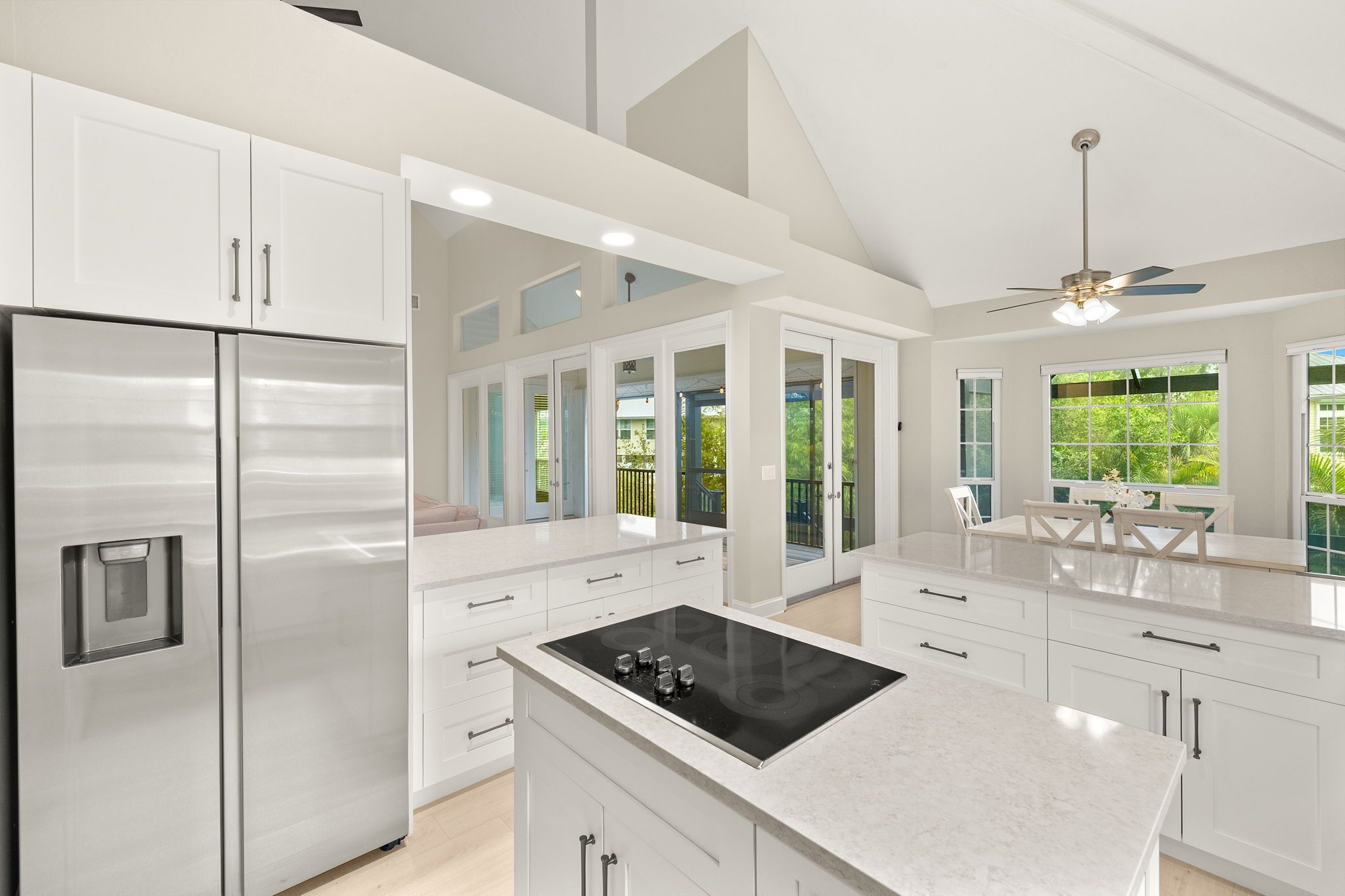 ثلاجة، ميكروويف، فرن، موقد طهي مسطح