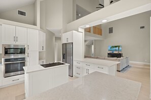 Fridge, microwave, oven, stovetop - Stunning pool home steps to beach! REDUCED! (Sanibel)