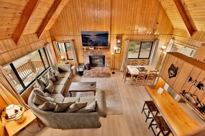 Smart TV, fireplace