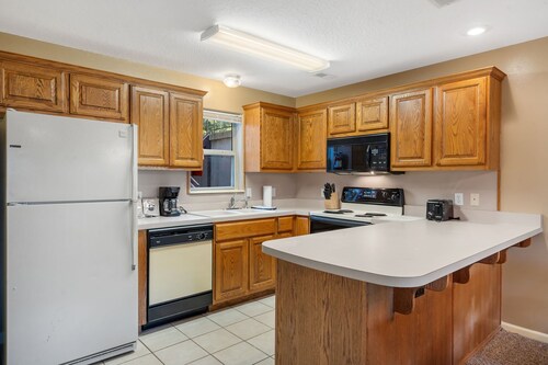 2 Bed Resort Condo Close to SDC and Table Rock Lake