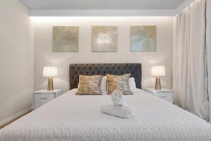 5 habitaciones, tabla de planchar con plancha, wifi y ropa de cama 