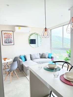 TV - Cozy Apartment One Block from the Ocean in Salguero Beach, Santa Marta (Gaira)