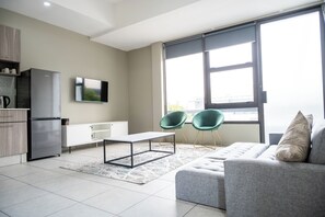 Televisión y chimenea 