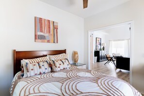 4 bedrooms, iron/ironing board, Internet, bed sheets