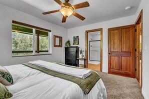 3 bedrooms, travel cot, free WiFi, bed sheets