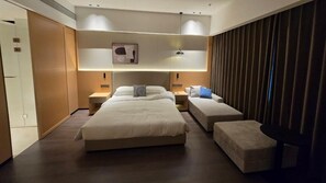 Habitación individual estándar, vista a la ciudad | Área de sala de estar | Impresora