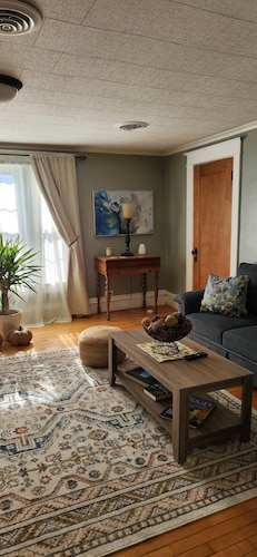 Cozy 2-bedroom apartment in lovely Hornell with AC