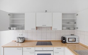 ثلاجة، ميكروويف، فرن، غسالة أطباق