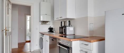 Réfrigérateur, micro-ondes, four, lave-vaisselle