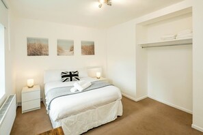 4 chambres, fer et planche à repasser, Wi-Fi, draps fournis