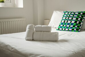 4 bedrooms, iron/ironing board, WiFi, bed sheets