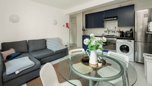 Interior - Spacious 5-Bed Home near Stockwell Tube Station (Greater London)
