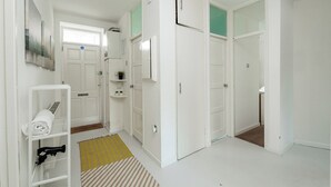 Interior - Spacious 5-Bed Home near Stockwell Tube Station (Greater London)