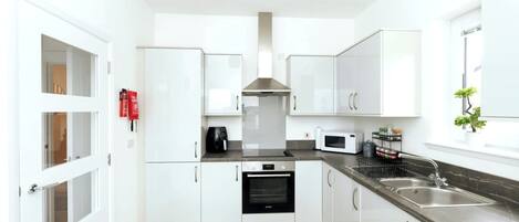 Fridge, microwave, oven, stovetop