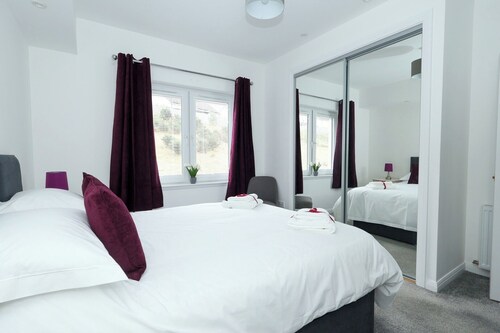 Inverness Haven: Bright 2B/2B with Scenic Views