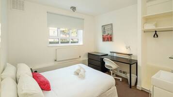 4 bedrooms, iron/ironing board, WiFi, bed sheets