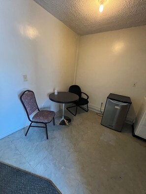 Frigobar, microondas