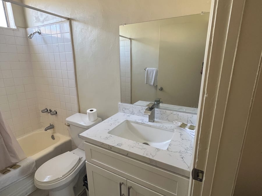 Towels, soap, shampoo, toilet paper