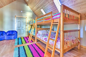 5 bedrooms, iron/ironing board, free WiFi, bed sheets