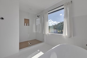 Towels, toilet paper - Hill Country Estate in Spicewood with Pool, Pickleball Court and River Access! (Spicewood)