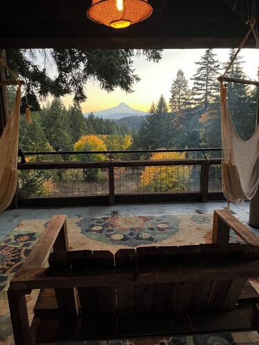 Unique Artisan Bird's Nest, Big Timbers and Easy Views on the Columbia Gorge