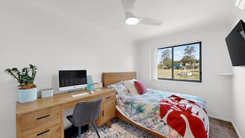 3 bedrooms, iron/ironing board, WiFi, bed sheets