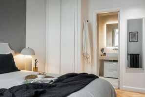 Silitysrauta/-lauta, Wi-Fi, vuodevaatteet