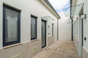 Property grounds - Authentic Studio 6 with Terrace by HostWise (Porto)