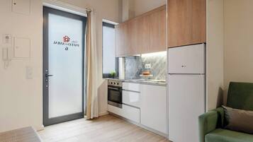 Køleskab, mikrobølgeovn, ovn, kogeplade