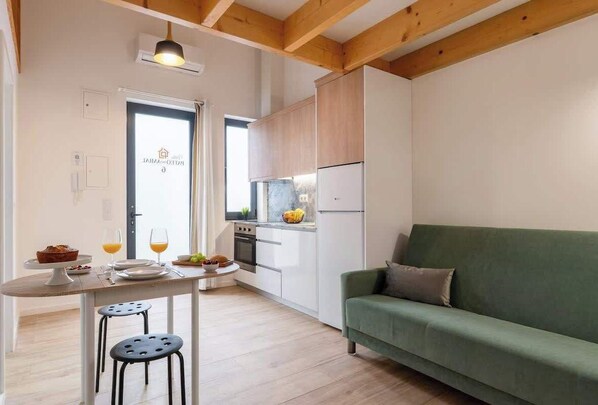 Interior - Authentic Studio 6 with Terrace by HostWise (Porto)