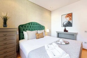 Bügeleisen/Bügelbrett, Reisekinderbett, WLAN, Bettwäsche