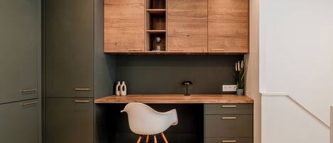 المنشأة من الداخل