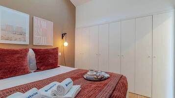 3 slaapkamers, een strijkplank/strijkijzer, reisbedje, gratis wifi