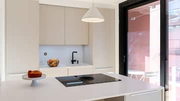 Coffee/tea maker, fridge, microwave, oven