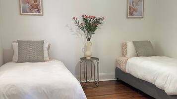 3 chambres, fer et planche Ă repasser, Wi-Fi, draps fournis