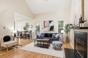 Smart TV, fireplace - Lovely home in Trinity Park, Near Downtown Durham. (Durham)