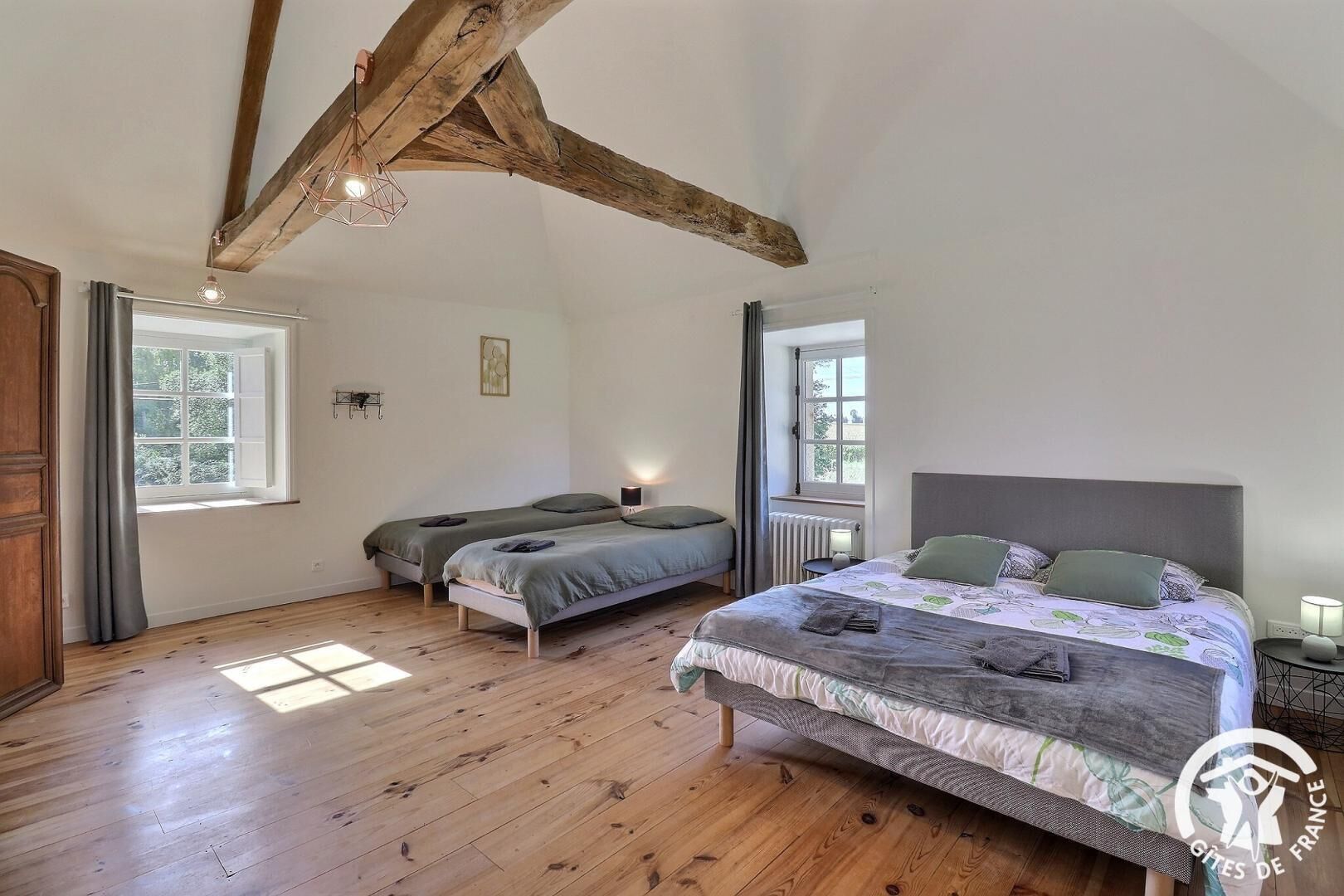 5 chambres, fer et planche à repasser, Wi-Fi gratuit, draps fournis