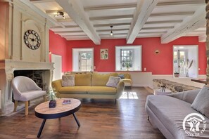 Televisio, pöytäjalkapallopöytä