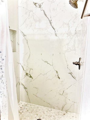 Towels, soap, shampoo, toilet paper - Studio minutes away from beautiful springs. (Apopka)