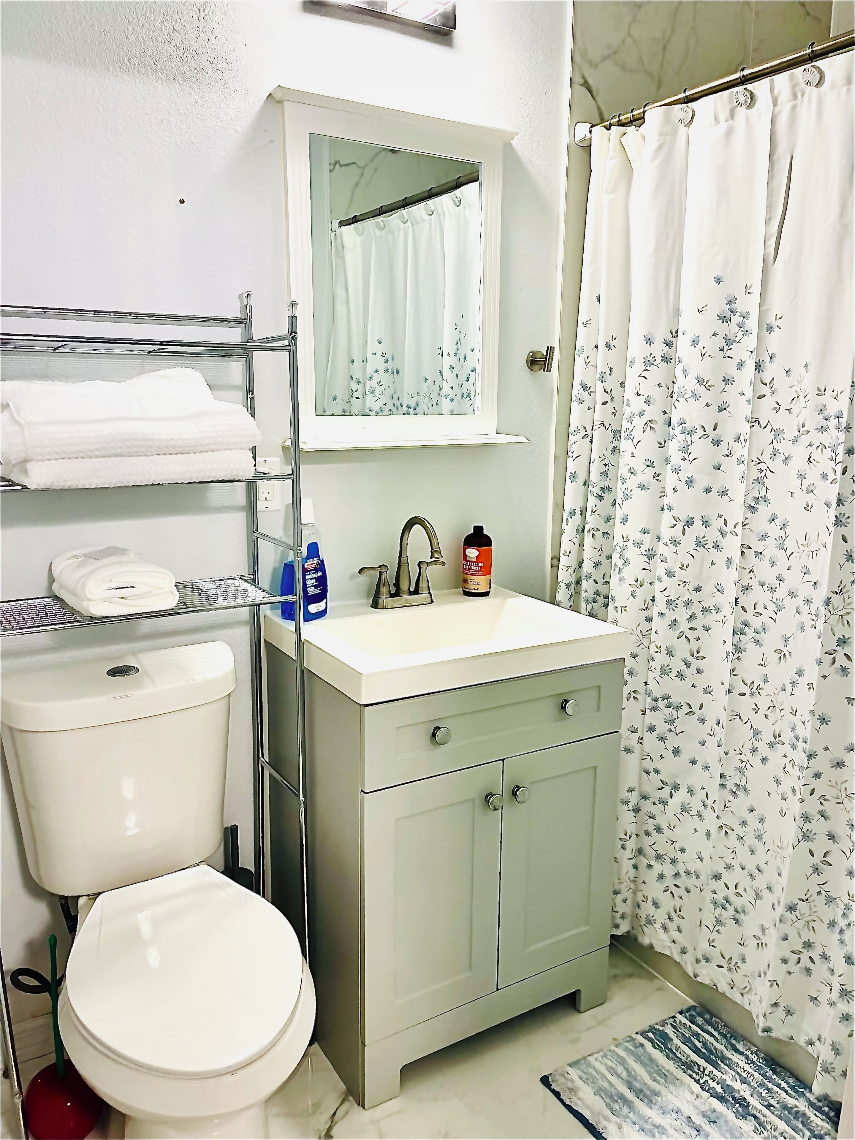 Towels, soap, shampoo, toilet paper