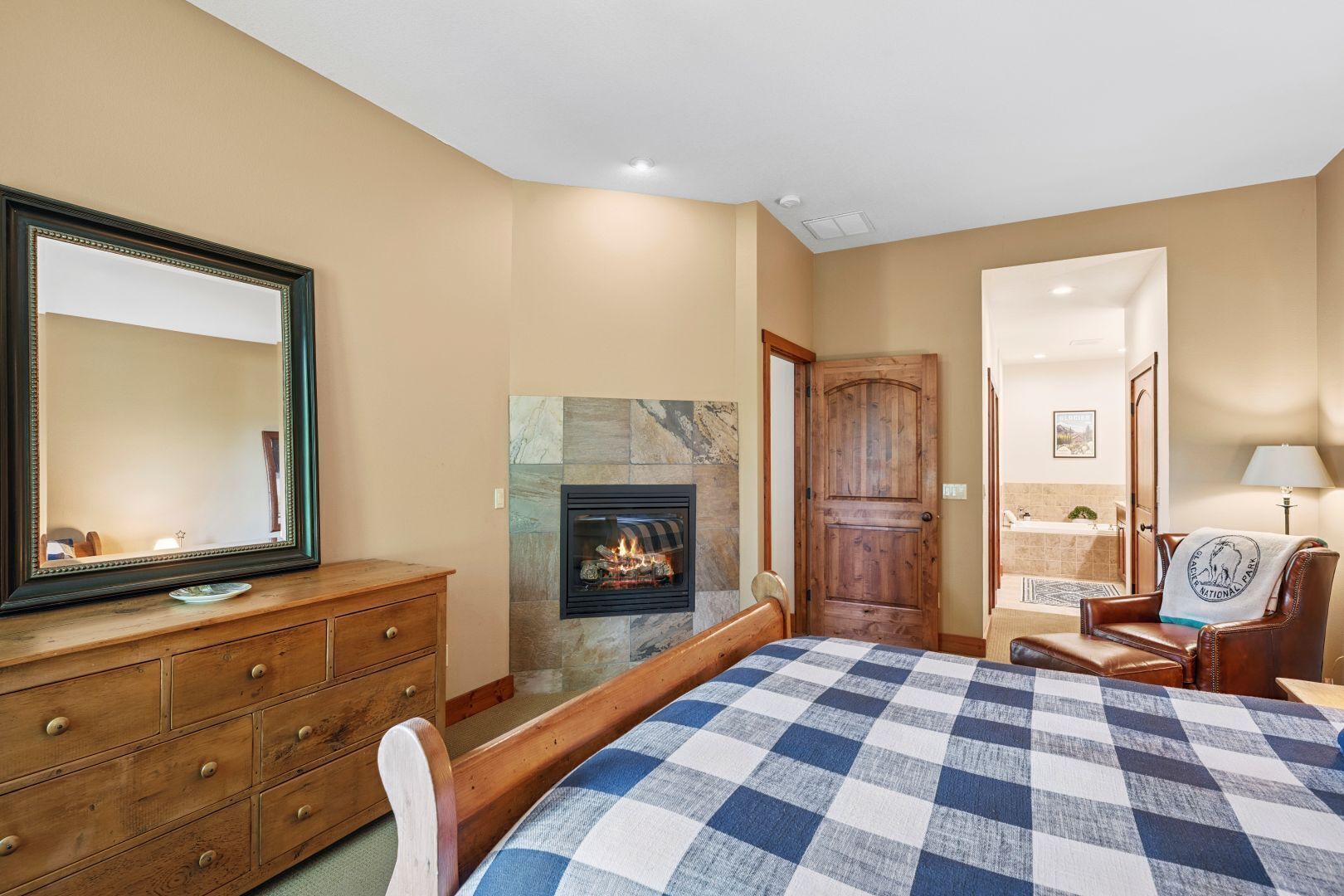 4 bedrooms, desk, iron/ironing board, free WiFi