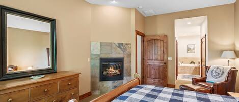 4 bedrooms, desk, iron/ironing board, free WiFi