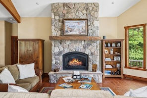 Interior - Cozy Ski House: The Wintergreen (Whitefish)