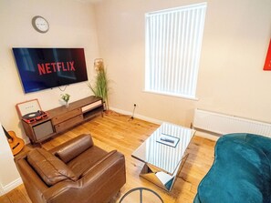 Smart TV - Stylish and Spacious Apartment Walk to City Center (South Yorkshire)