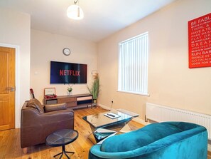 Smart TV - Stylish and Spacious Apartment Walk to City Center (South Yorkshire)