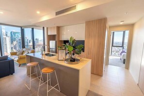 Interior - LUXURY,5 STAR,INFINITY POOL,NETFLIX,CARSPACE,WIFI (Brisbane City)