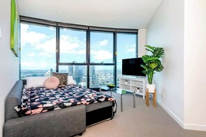 1 bedroom, iron/ironing board, travel crib, WiFi - ENJOY WHAT BRISBANE HAS TO OFFER, CBD, Carpark, WIFI (Brisbane City)